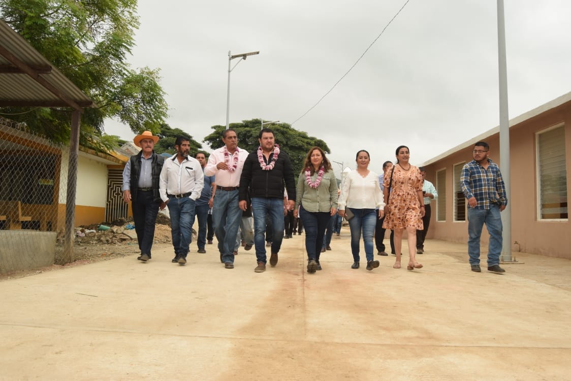 Presidente de Socoltenango inaugura pavimentación de Calle en el Panteón Municipal